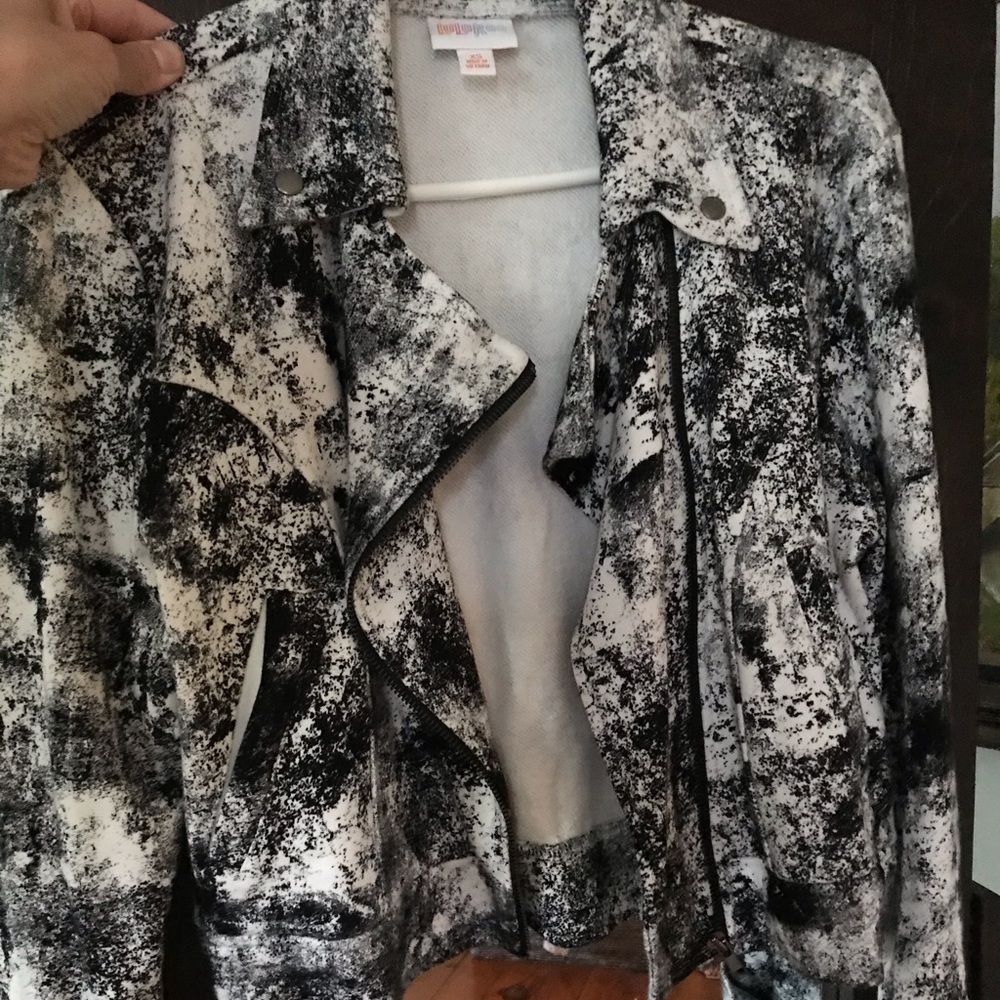 Xs lularoe Presley jacket.